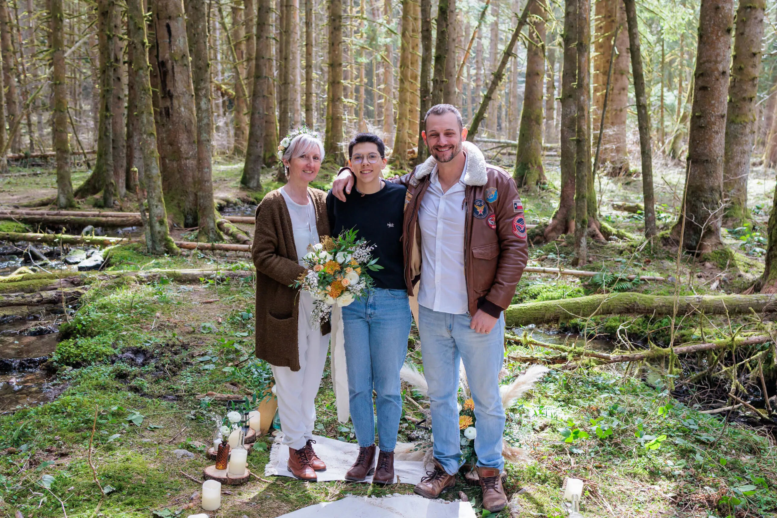 Photo du couple avec l'organistateur du shooting